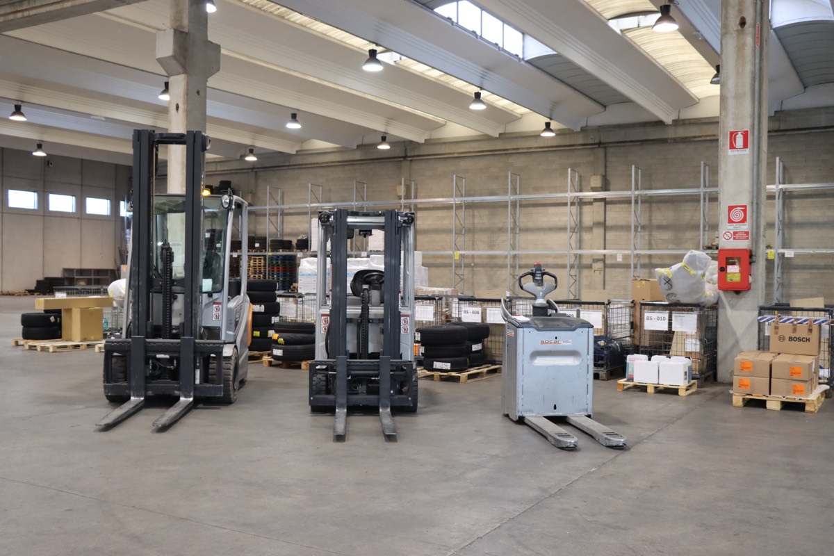 Carrelli elevatori e transpallet nel magazzino conto terzi Ital Log di Brescia